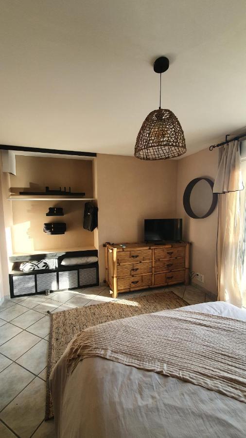Bed and Breakfast Le Coup De Foudre Le Molay-Littry Екстер'єр фото